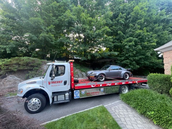 Vehicle transported on a Vincent flatbed